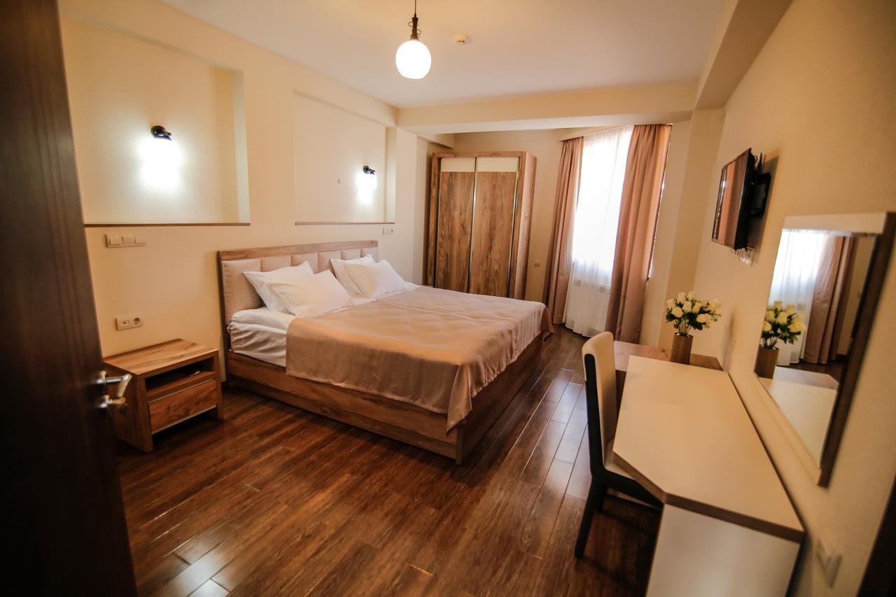 Hills Hotel Тбілісі Екстер'єр фото