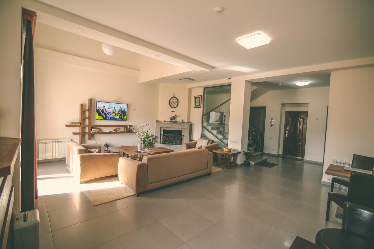 Hills Hotel Тбілісі Екстер'єр фото